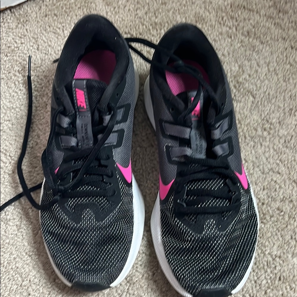 Nike Women's Black and Pink Running Shoes
